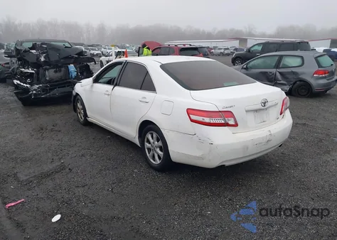 2011 Toyota Camry Le z USA, uszkodzony, nr VIN 4T1BF3EK4BU584087